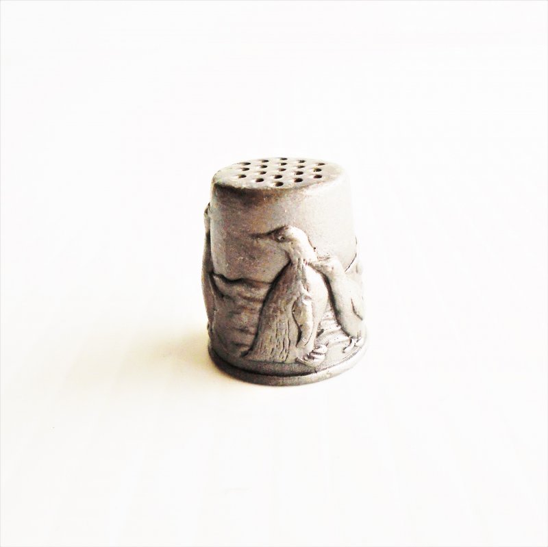 Pewter thimble featuring penguins all around the outside. Marked ‘Cuter’ inside. 3/4 inch.
