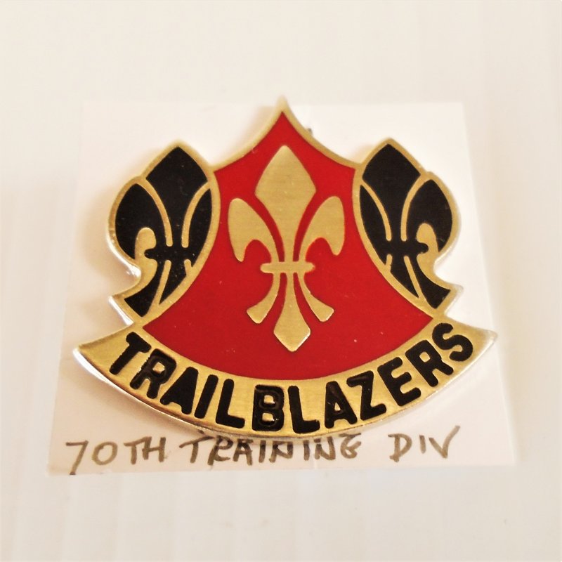 70th U.S. Army Training Div DUI Insignia Pin Back with ‘Trailblazers’ motto.