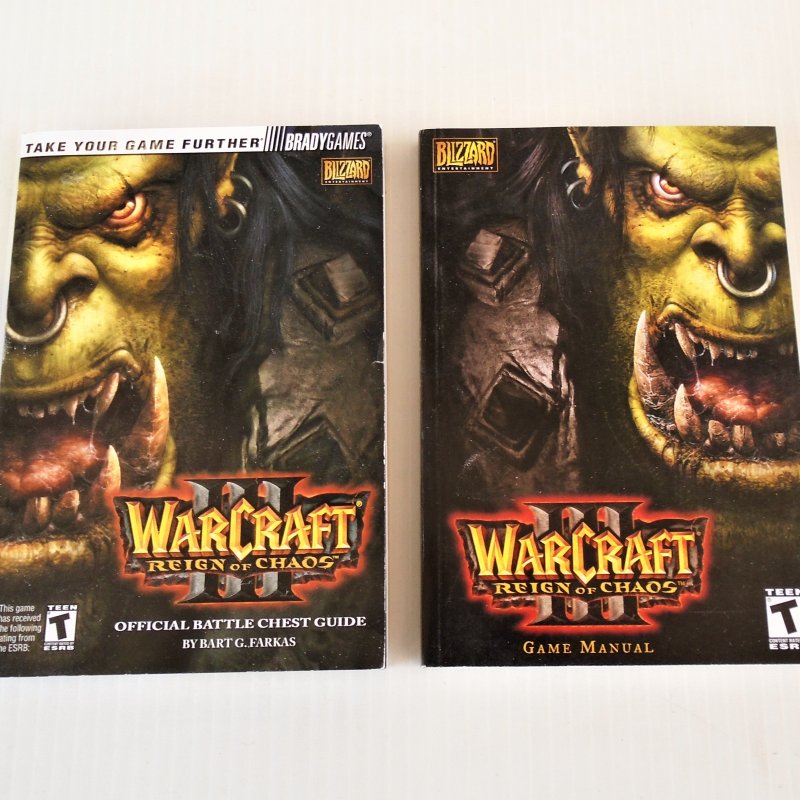 Warcraft Reign of Chaos. 2 manuals. One is the game manual, the other is the official battle chest guide.These are the books only.