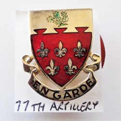 77th Army Artillery En Garde 1960s DUI Insignia Pin