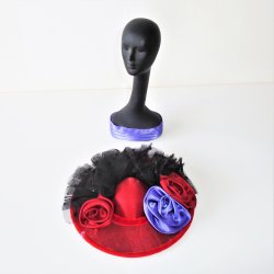 '.Black Lady w/ hat bust.'