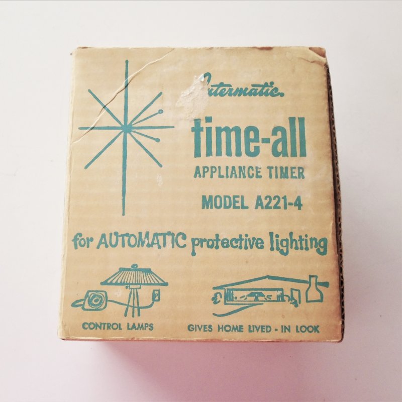 Vintage Intermatic Time-All Appliance Timer, model A221-4. Looks to have never been used. Tested. In original box with instruction sheet.