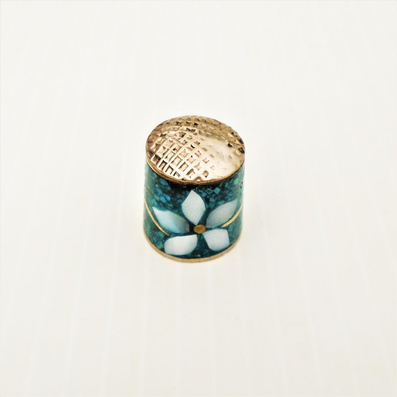 Decorative cloisonne enamel thimble marked Alpaca Mexico. Flower made of Mother of Pearl set into crushed turquoise. Circa 1970s. 