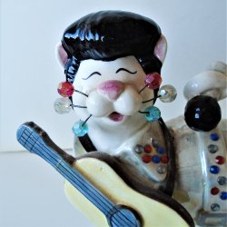 '.The Idol, Elvis Cat Figurine.'