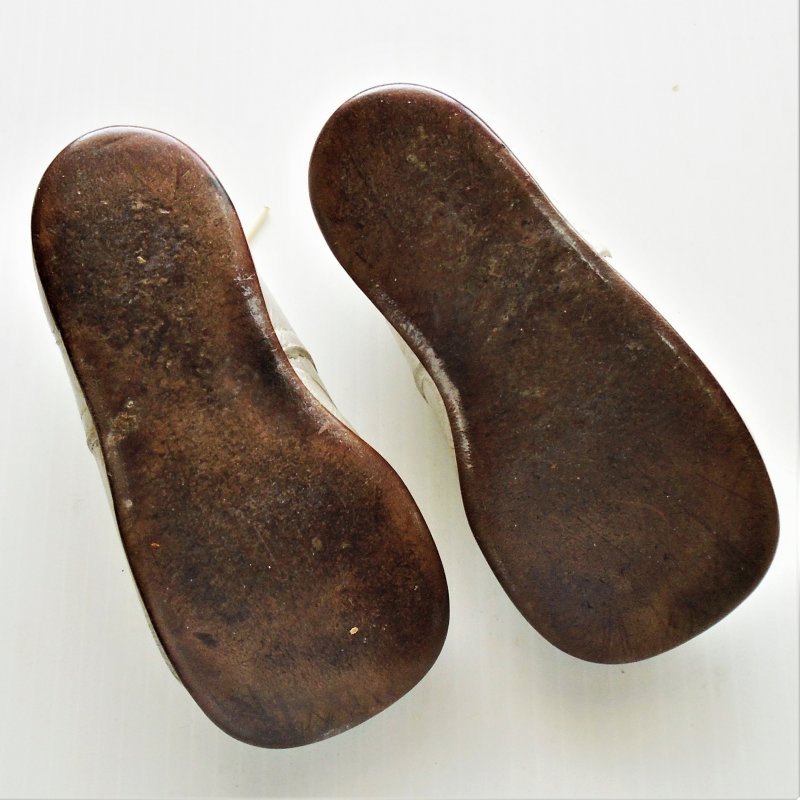 Vintage leather baby shoes hotsell
