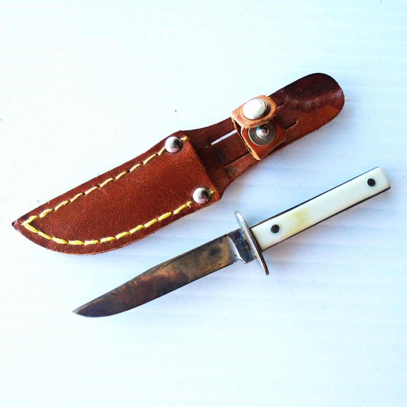 Mini Bowie knife with leather sheath. 4 inch. Stated to be 1950s. In excellent condition.