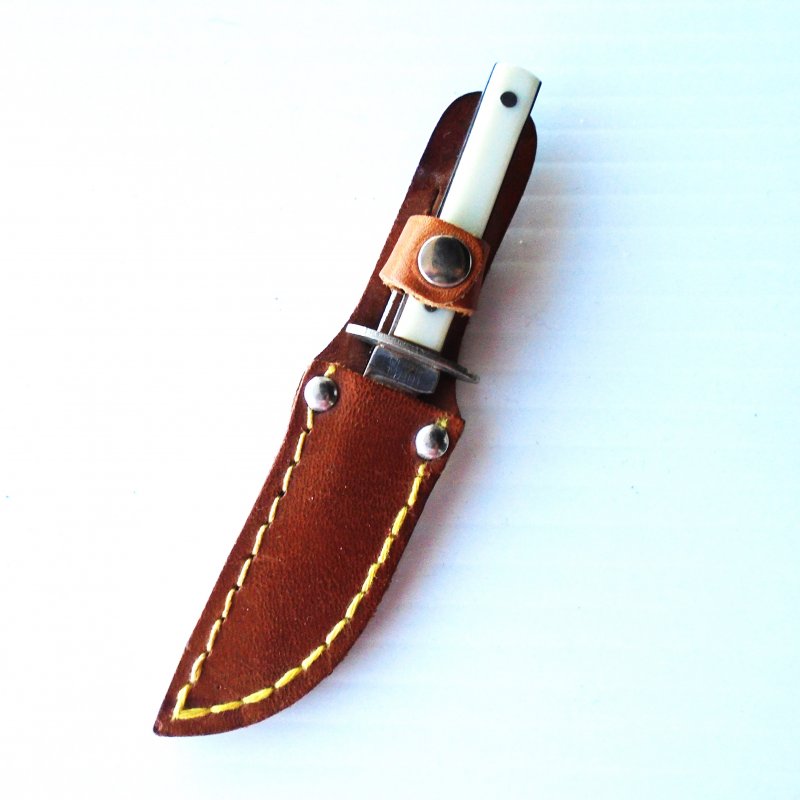 Mini Bowie knife with leather sheath. 4 inch. Stated to be 1950s. In excellent condition.