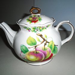 Sadler Teapot, 32 oz, Peaches and Strawberries, England