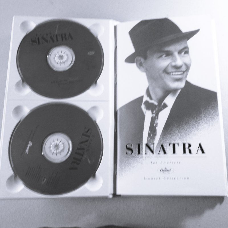 Frank Sinatra, Complete Capitol Singles Collection plus booklet, 4cd Set containing 96 songs. Excellent condition.