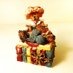 '.Boyds Bears Music Box.'