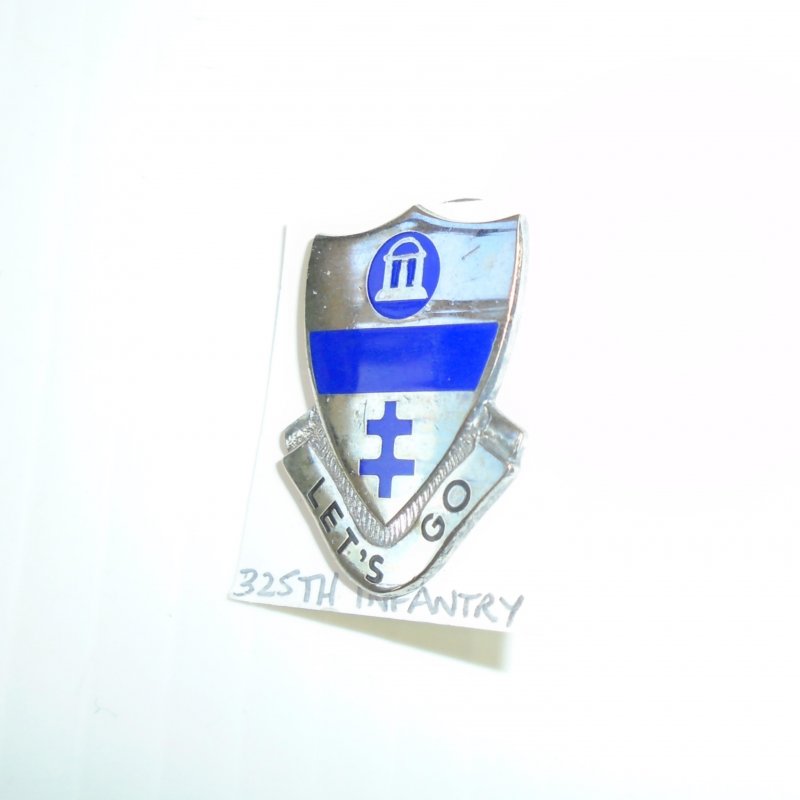 325th Army Airborne Infantry DUI Insignia Pin. They are a unit of the 82nd Airborne Division It has the motto “Let’s Go”. 