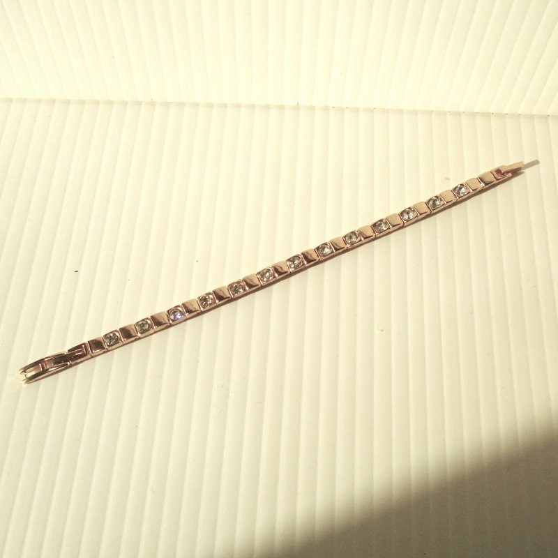 Gold tone 7.5 inch bracelet with 13 CZ stones. Possible gold fill. Estate find.