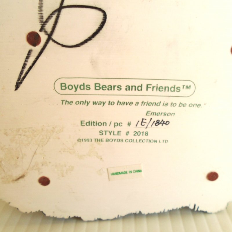 Boyds Bears 2018, Bailey & Emily. Friends having a picnic. Dated 1993, now retired. Measures approx. 3 inches tall.