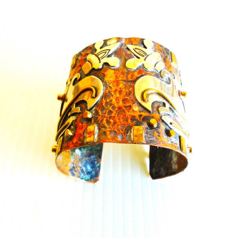 Mid Century and very bold Casa Maya Mexican Copper and Brass Cuff Bracelet featuring 2 Aztecan Eagle heads.