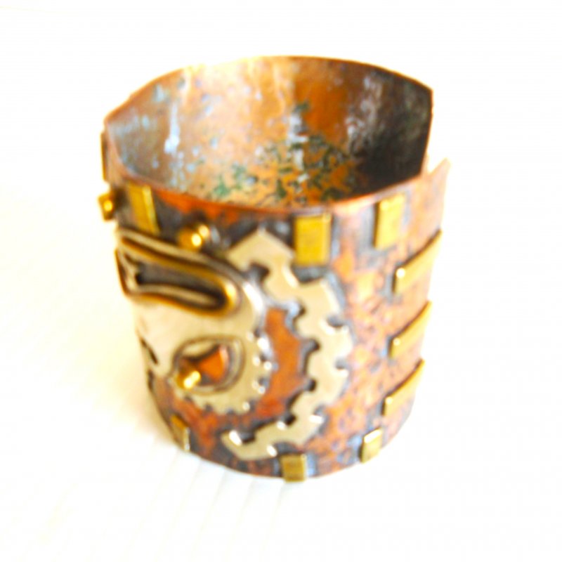 Mid Century and very bold Casa Maya Mexican Copper and Brass Cuff Bracelet featuring 2 Aztecan Eagle heads.