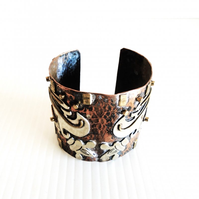 Mid Century and very bold Casa Maya Mexican Copper and Brass Cuff Bracelet featuring 2 Aztecan Eagle heads.