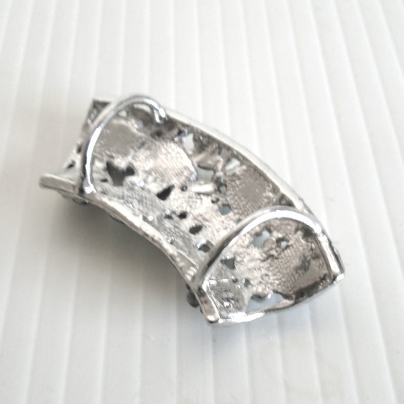 Unique and unusual reflective scarf ring. Estimated to be 1970s or earlier. Estate sale find.
