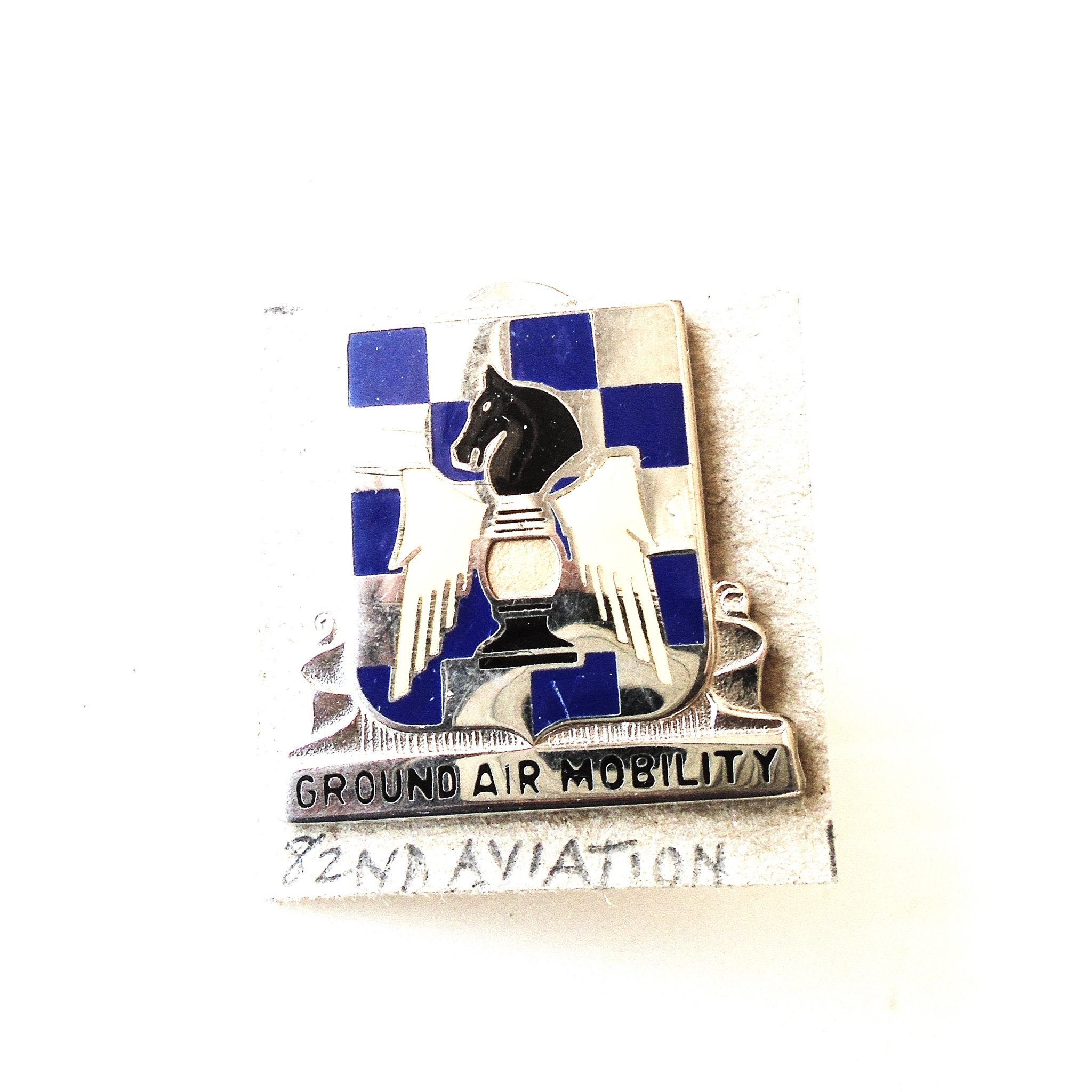 82st U.S. Army Aviation Regiment DUI insignia metal pin. Ground Air Mobility. D-22. Worn on uniforms and caps. Excellent condition. Estate find.