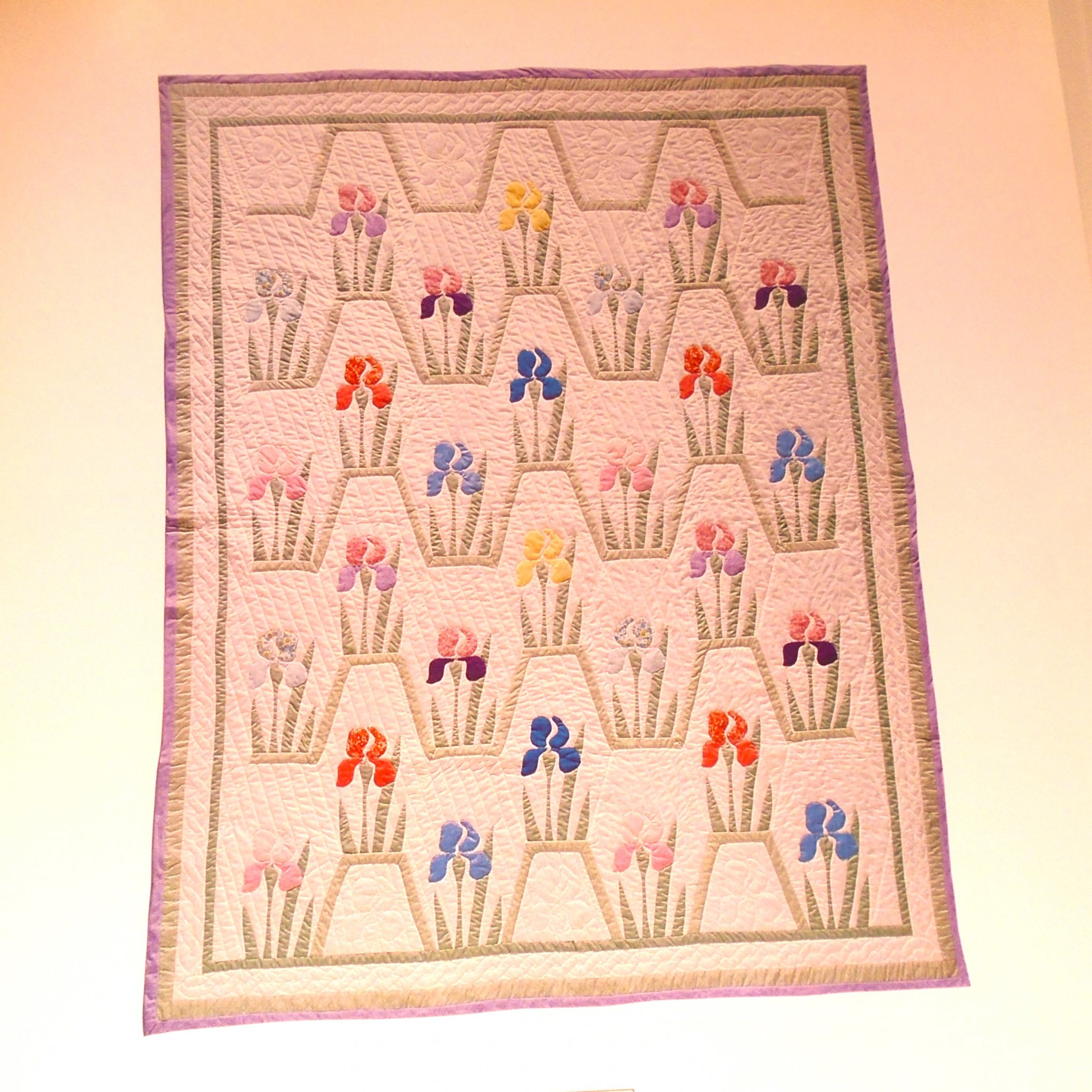 Iris Applique quilt pattern. Actual size templates included. From Best Loved Quilt Patterns Series. 
