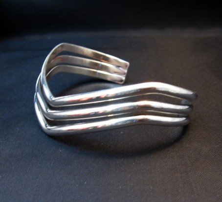 Image 1 of Native American 3-Wire Sterling Silver V-Cuff Bracelet