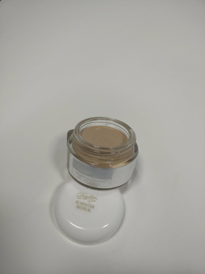 The Original Daydew Makeup Creme Made World Famous By Beauty Professionals. Creates A Youthful Glow That Last For Hours Without Touchups. Appy By Patting Small Amount On The Skin Until Warmed. Then Sm