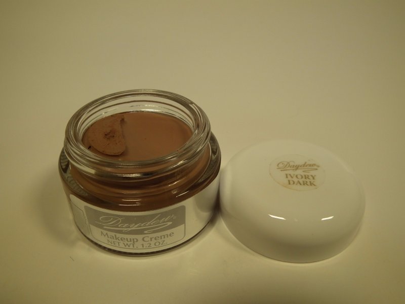 The Original Daydew Makeup Creme Made World Famous By Beauty Professionals. Creates A Youthful Glow That Last For Hours Without Touchups. Appy By Patting Small Amount On The Skin Until Warmed. Then Sm