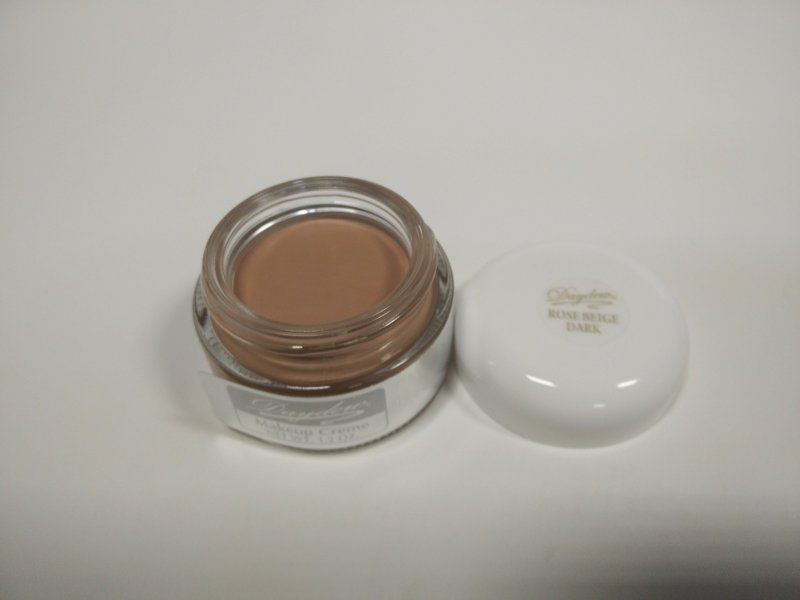 The Original Daydew Makeup Creme Made World Famous By Beauty Professionals. Creates A Youthful Glow That Last For Hours Without Touchups. Appy By Patting Small Amount On The Skin Until Warmed. Then Sm