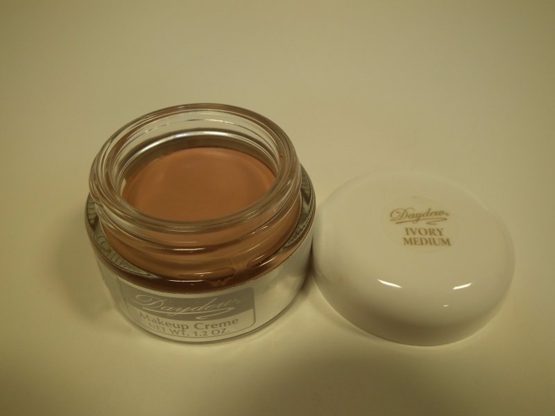 Daydew Makeup Ivory Medium 1.2 oz 