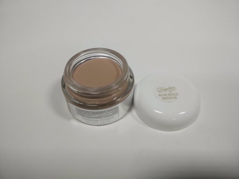 The Original Daydew Makeup Creme Made World Famous By Beauty Professionals. Creates A Youthful Glow That Last For Hours Without Touchups. Appy By Patting Small Amount On The Skin Until Warmed. Then Sm