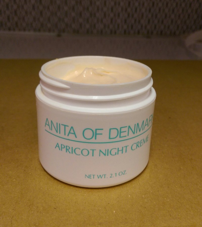 Use At Night To Moisturize Dry Skin And Reduce Fine Lines And Wrinkles.
