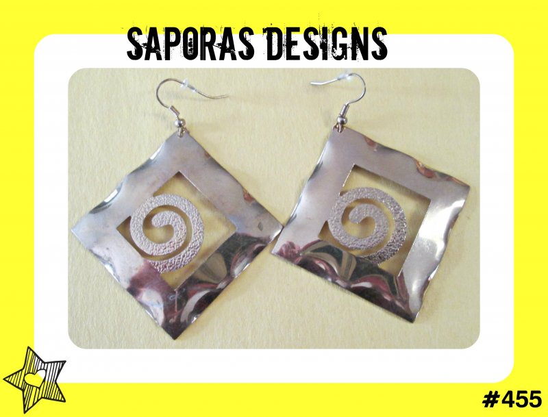 Image 0 of Gold In Color Dangle Egyptian Design Earrings