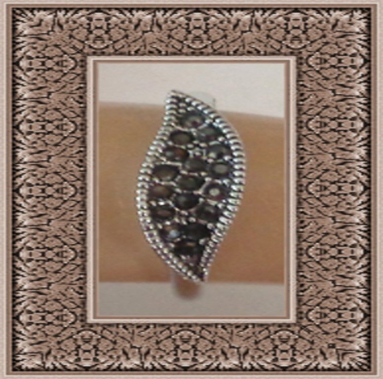 Image 0 of Vintage Silver Tone Leaf Design Ring Size 5 With Black Crystals