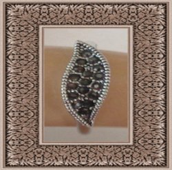 Vintage Silver Tone Leaf Design Ring Size 5 With Black Crystals