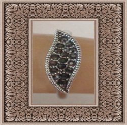 Vintage Silver Tone Leaf Design Ring Size 5 With Black Crystals