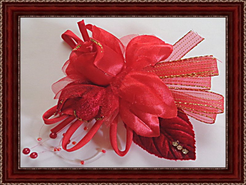 Image 0 of Handmade Old Fashioned Red Flower Design Brooch