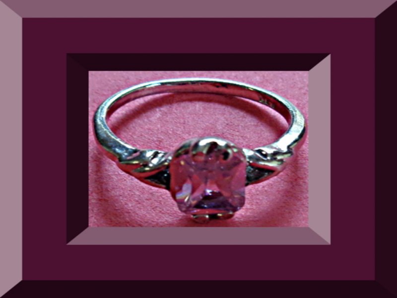 Image 0 of 18KRP Size 7.25 Ring With Pink Crystal