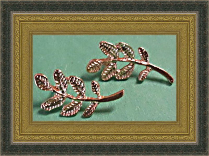 Image 0 of Gold Tone Leaf Design Stud Earrings