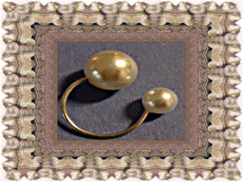 Image 0 of Silver Tone Ring With White Faux Pearls Size 4