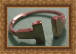  Gold Tone T-Bar Design Luxury Classy Style Ring Size 7 For Women