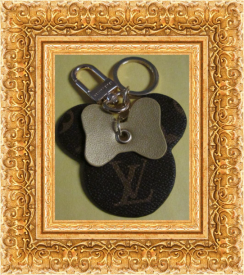 Image 0 of  Brown & Gold Leather Luxury Classy Keychain With Gold In Color Finish