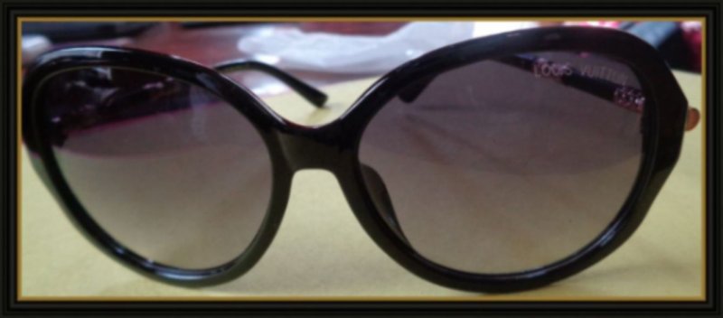 Image 0 of Black & Gold Tone Luxury Style Sunglasses For Women Classy / Elegant