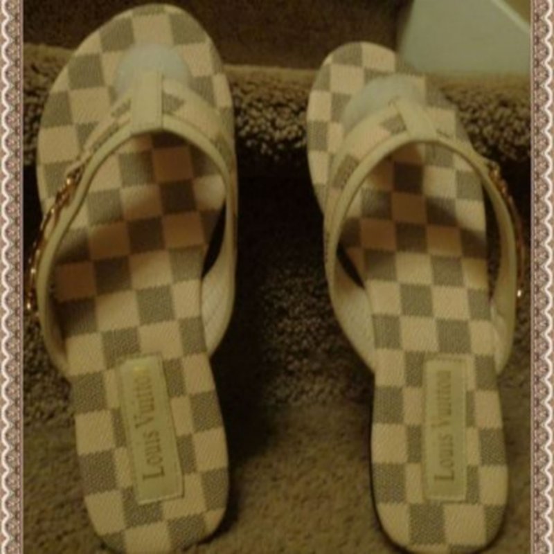 Image 0 of  White & Gray Leather Checkered Flip Flops For Women Size 7