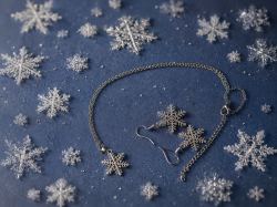 Silver Tone Necklace & Dangle Earring Jewelry Set With Snow Flake Theme