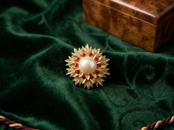 Gold Tone Red & White Flower Floral Theme Brooch