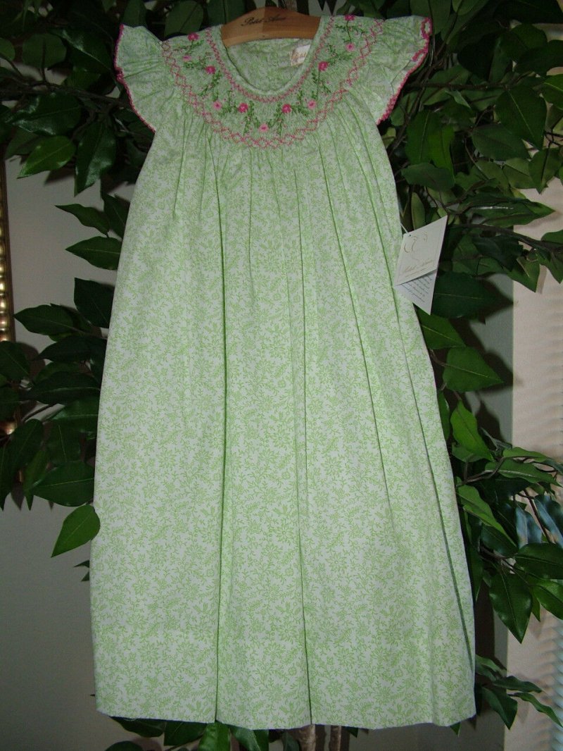 Posh Sweet Beautiful Angel Sleeve Green Floral Petit Ami Gold Girl Smocked Dress