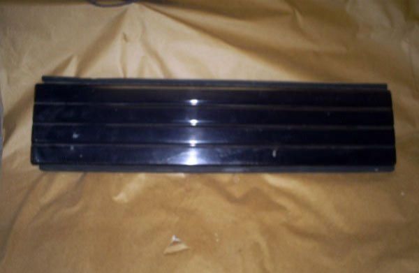 Image 0 of Center plate between tailights  