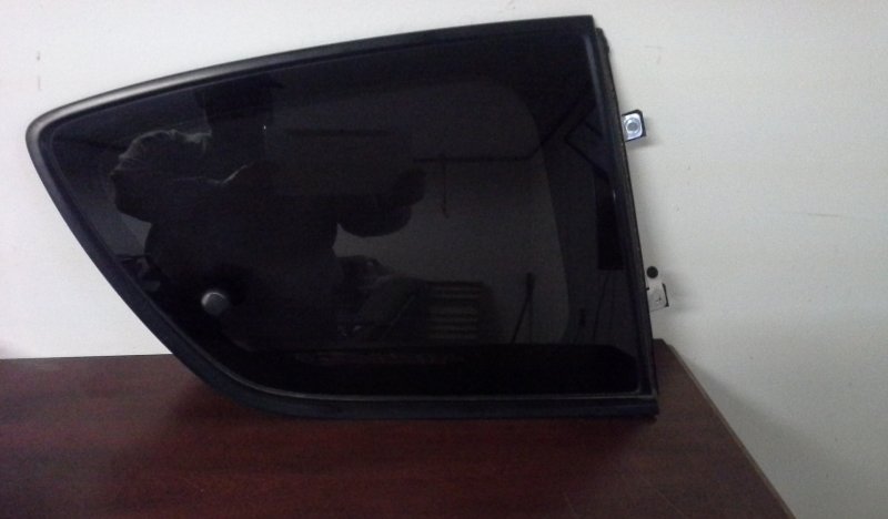 Image 0 of Rx8-Rear door glass passenger side 000968