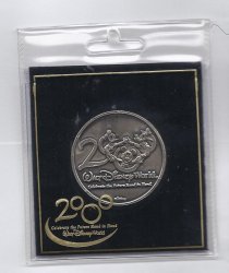 2000 Walt Disney World Commemrative Coin RARE Mellenium Vintage