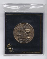 2000 Walt Disney World Commemrative Coin RARE Magic Kingdom Vintage