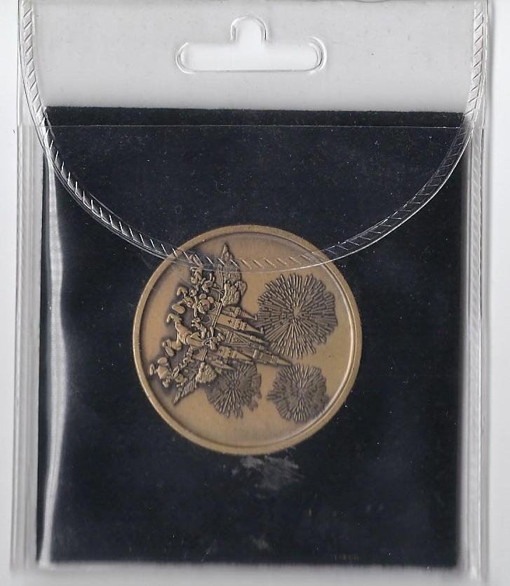 2000 Walt Disney World Commemrative Coin RARE Magic Kingdom #2 Vintage
